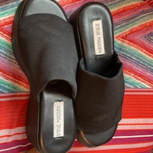 Steve Madden Black Sandal, Size 7-7.5 - Picture 3 of 6